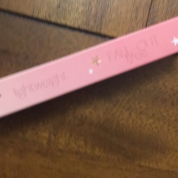 Brand new luxurious makeup items - Picture 6 of 7